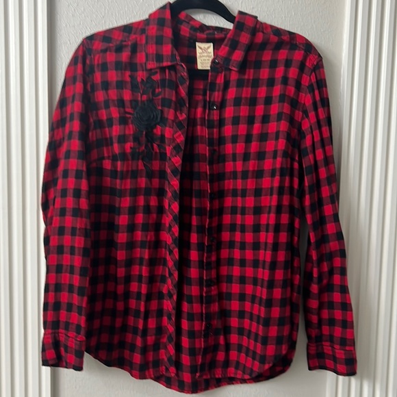 Black Vintage Floral Embroidery Patch Top/ Red & Black Buffalo Plaid Button Up - Picture 2 of 8